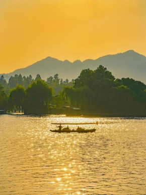Time Traveller Boutique Hotel -In the West Lake scenic area, Lingyin Temple, Leifeng Tower, Children's playground, Free night snack, Free laundry, English communication well, Free travel advice